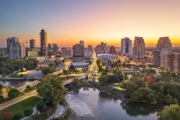 Premium Limo Services in London Ontario for Airport Transfers and Regional Travel Featured Photo